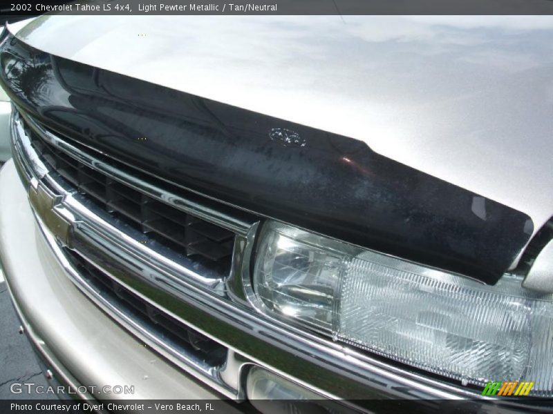 Light Pewter Metallic / Tan/Neutral 2002 Chevrolet Tahoe LS 4x4