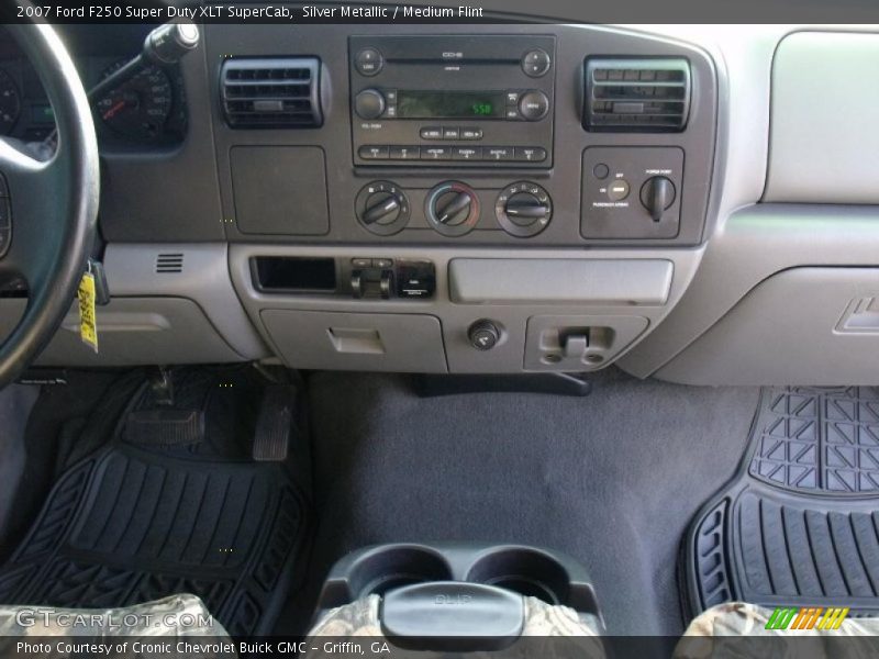 Silver Metallic / Medium Flint 2007 Ford F250 Super Duty XLT SuperCab