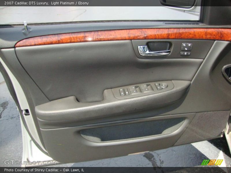 Light Platinum / Ebony 2007 Cadillac DTS Luxury