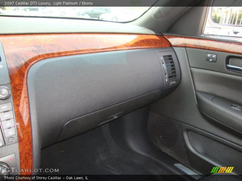 Light Platinum / Ebony 2007 Cadillac DTS Luxury