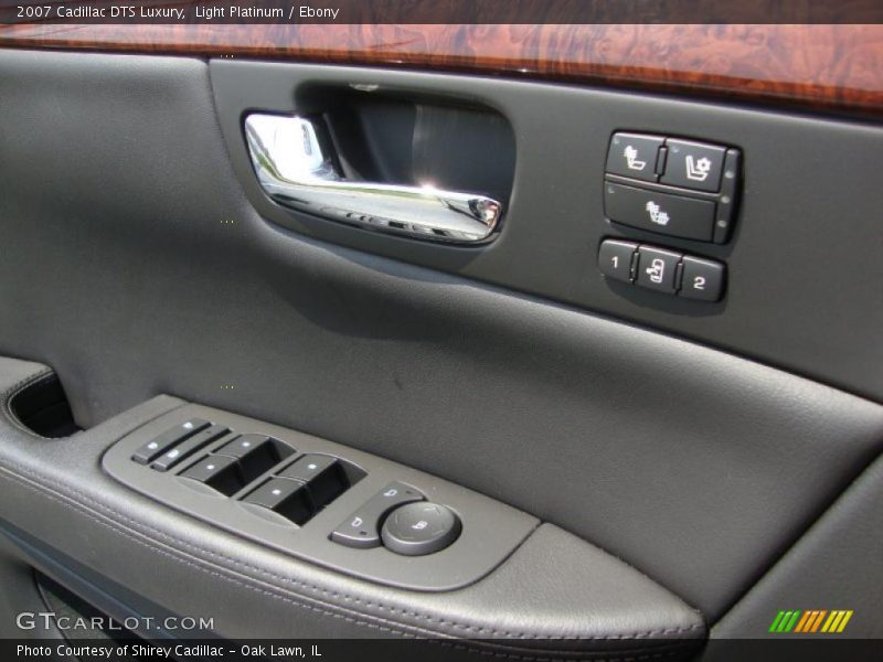 Light Platinum / Ebony 2007 Cadillac DTS Luxury