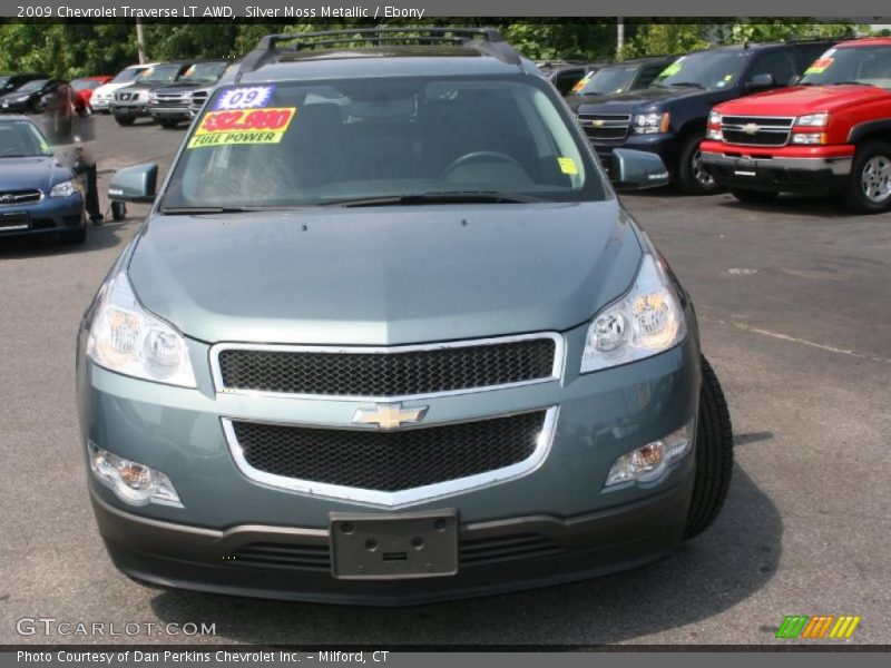 Silver Moss Metallic / Ebony 2009 Chevrolet Traverse LT AWD
