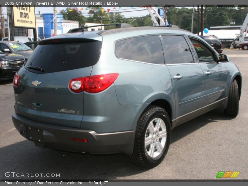 Silver Moss Metallic / Ebony 2009 Chevrolet Traverse LT AWD