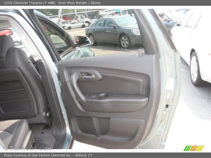 Silver Moss Metallic / Ebony 2009 Chevrolet Traverse LT AWD