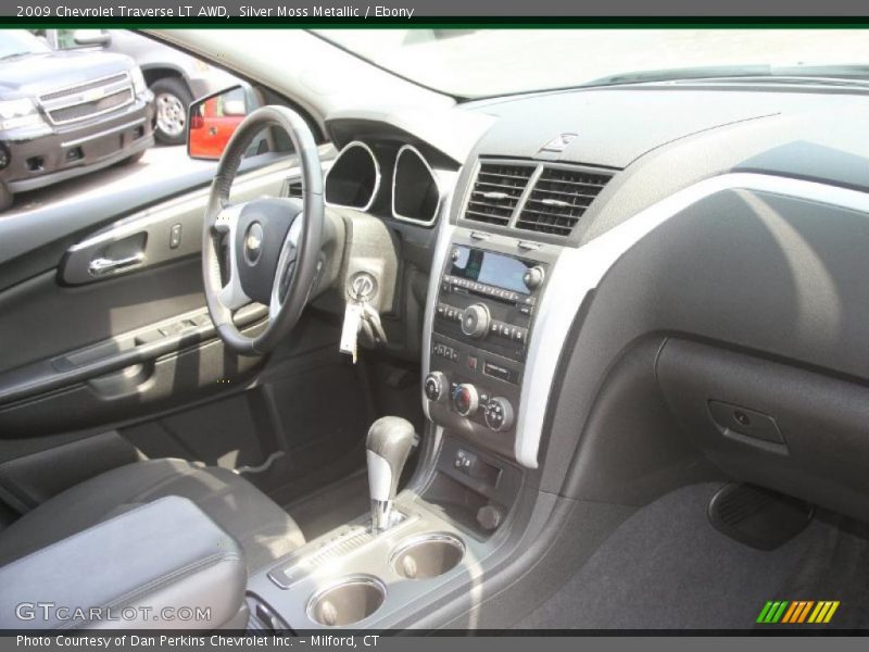 Silver Moss Metallic / Ebony 2009 Chevrolet Traverse LT AWD