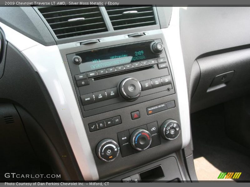 Silver Moss Metallic / Ebony 2009 Chevrolet Traverse LT AWD
