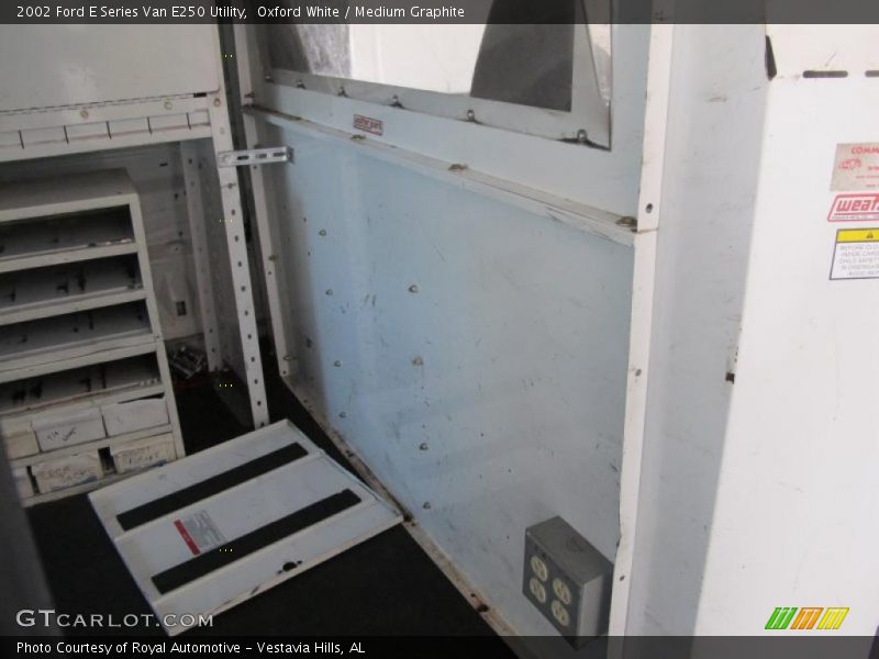 Oxford White / Medium Graphite 2002 Ford E Series Van E250 Utility
