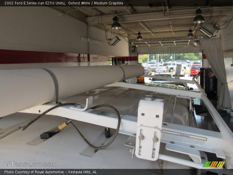 Oxford White / Medium Graphite 2002 Ford E Series Van E250 Utility