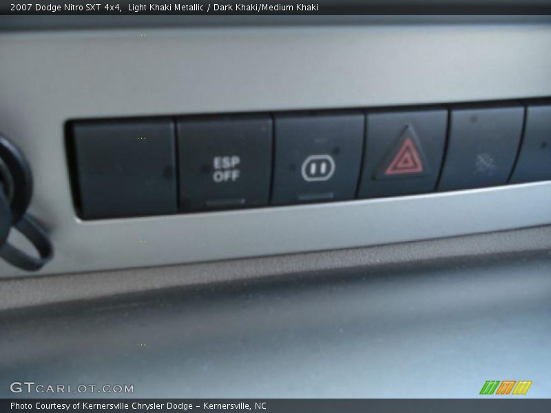 Light Khaki Metallic / Dark Khaki/Medium Khaki 2007 Dodge Nitro SXT 4x4