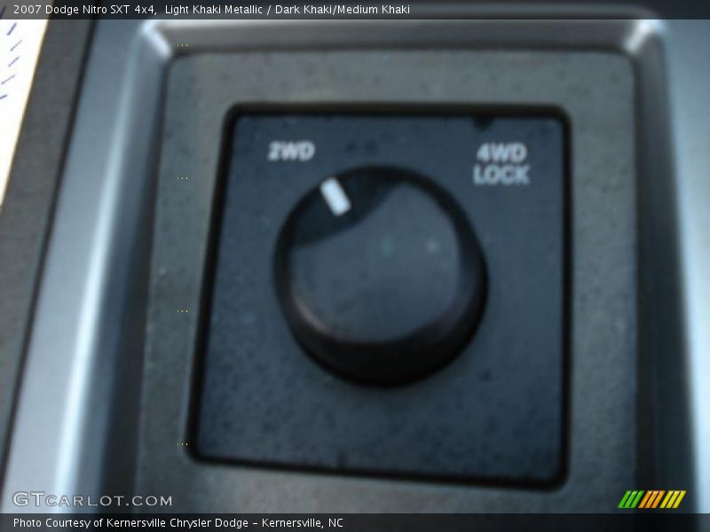 Light Khaki Metallic / Dark Khaki/Medium Khaki 2007 Dodge Nitro SXT 4x4