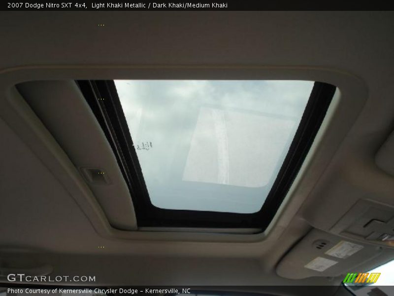 Light Khaki Metallic / Dark Khaki/Medium Khaki 2007 Dodge Nitro SXT 4x4