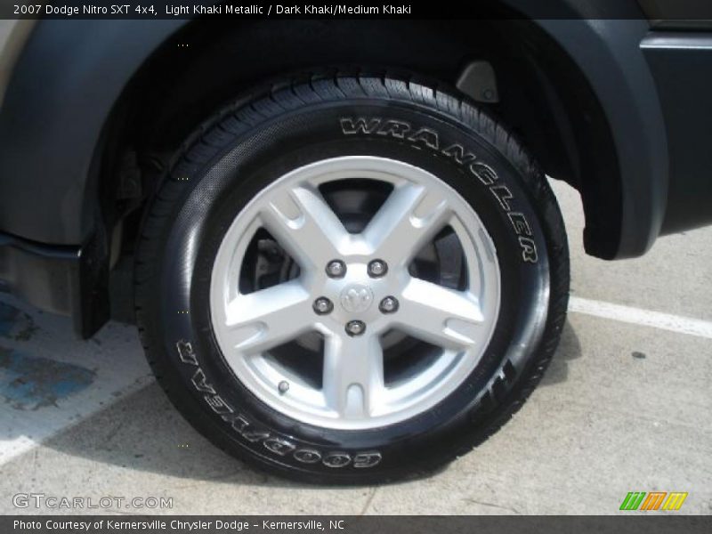 Light Khaki Metallic / Dark Khaki/Medium Khaki 2007 Dodge Nitro SXT 4x4