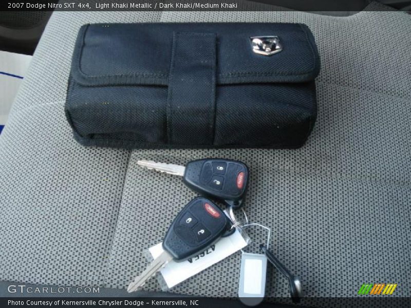 Light Khaki Metallic / Dark Khaki/Medium Khaki 2007 Dodge Nitro SXT 4x4