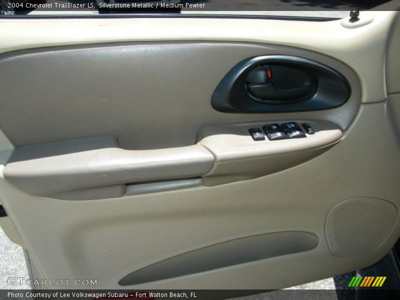 Silverstone Metallic / Medium Pewter 2004 Chevrolet TrailBlazer LS