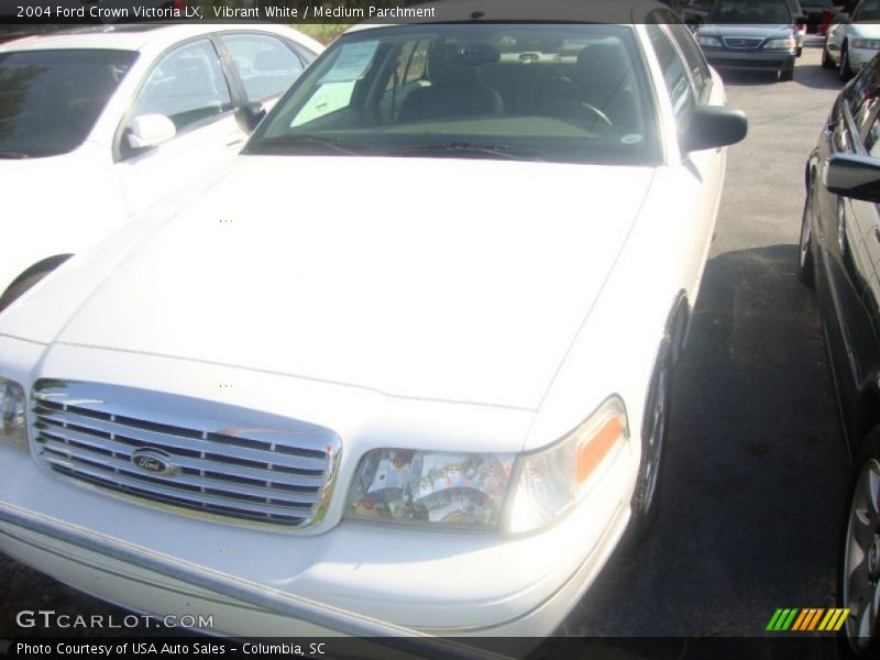 Vibrant White / Medium Parchment 2004 Ford Crown Victoria LX