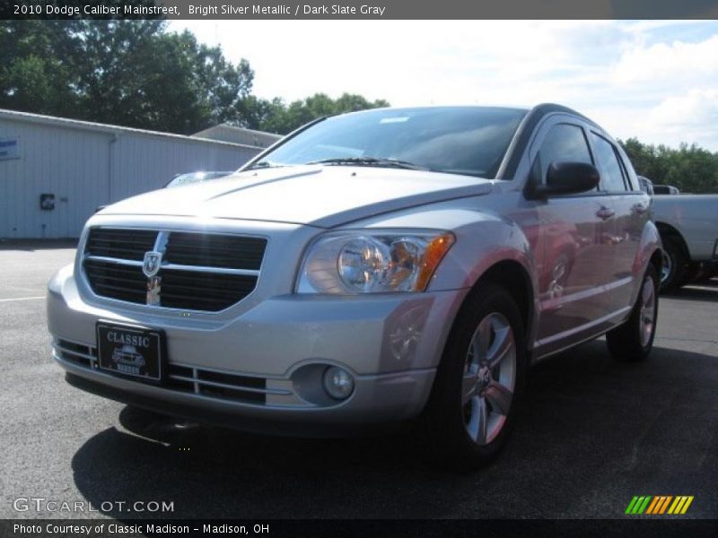 Bright Silver Metallic / Dark Slate Gray 2010 Dodge Caliber Mainstreet