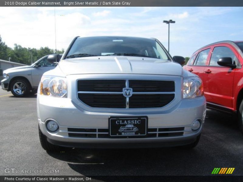 Bright Silver Metallic / Dark Slate Gray 2010 Dodge Caliber Mainstreet