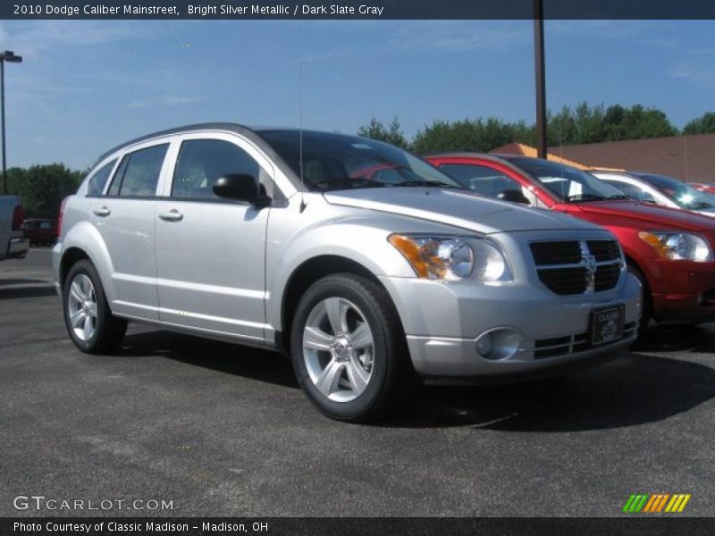 Bright Silver Metallic / Dark Slate Gray 2010 Dodge Caliber Mainstreet