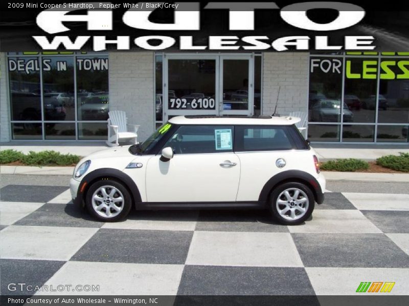 Pepper White / Black/Grey 2009 Mini Cooper S Hardtop