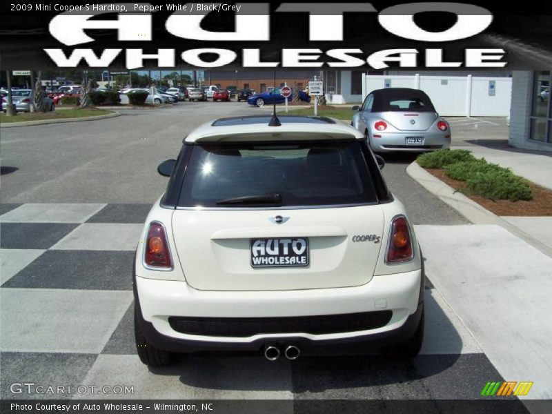 Pepper White / Black/Grey 2009 Mini Cooper S Hardtop