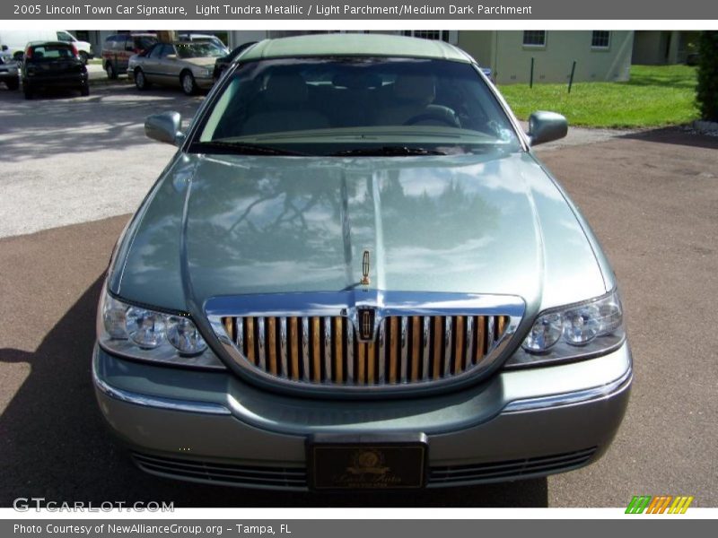 Light Tundra Metallic / Light Parchment/Medium Dark Parchment 2005 Lincoln Town Car Signature