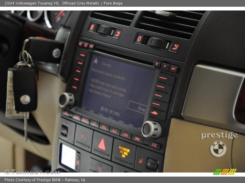 Offroad Grey Metallic / Pure Beige 2004 Volkswagen Touareg V8