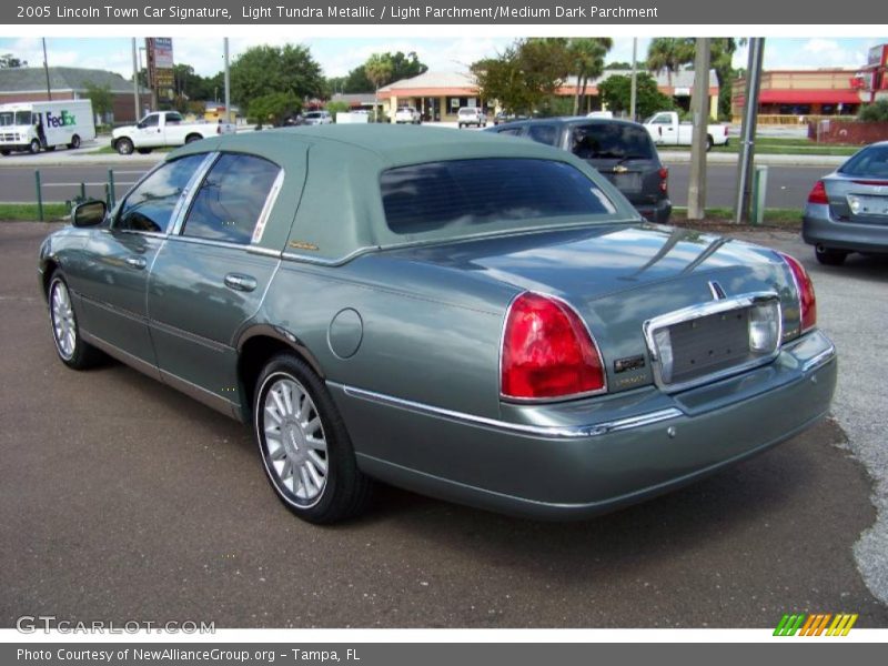 Light Tundra Metallic / Light Parchment/Medium Dark Parchment 2005 Lincoln Town Car Signature