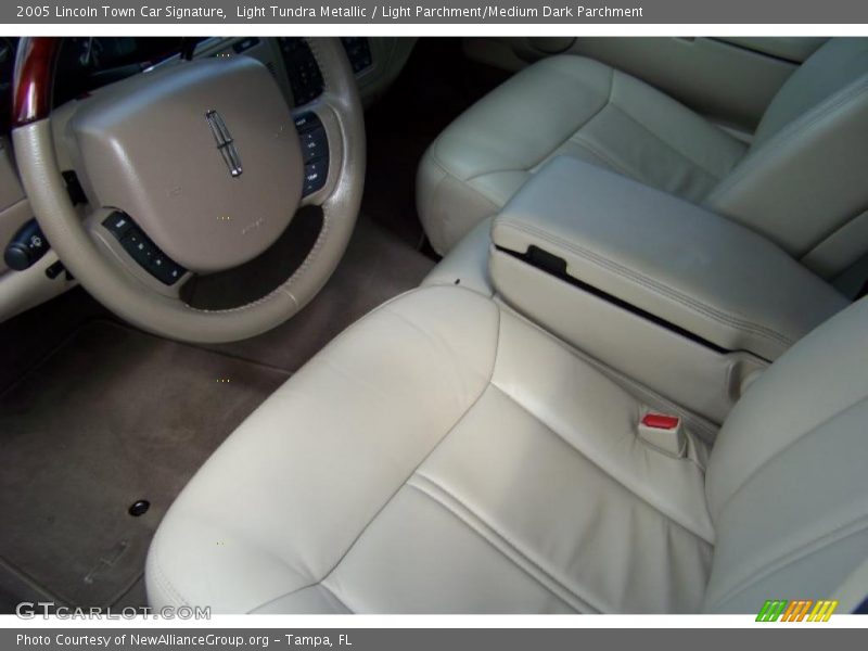 Light Tundra Metallic / Light Parchment/Medium Dark Parchment 2005 Lincoln Town Car Signature