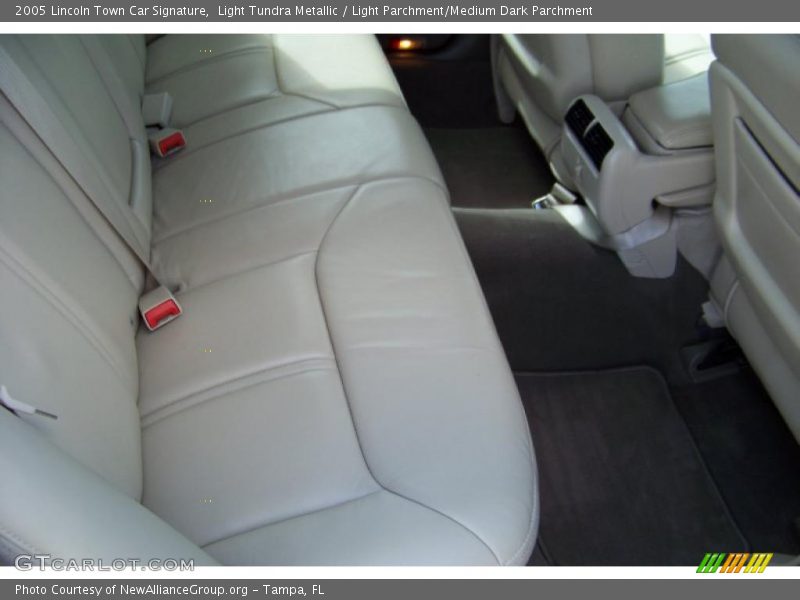Light Tundra Metallic / Light Parchment/Medium Dark Parchment 2005 Lincoln Town Car Signature