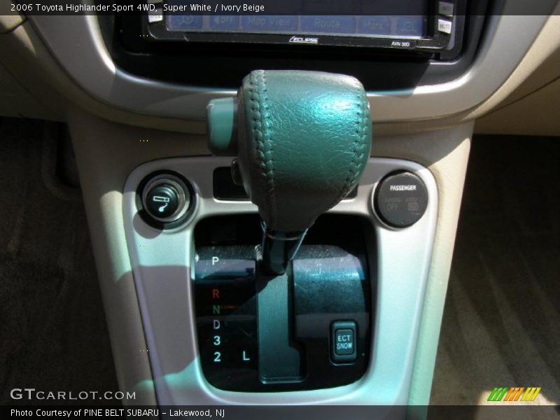 Super White / Ivory Beige 2006 Toyota Highlander Sport 4WD