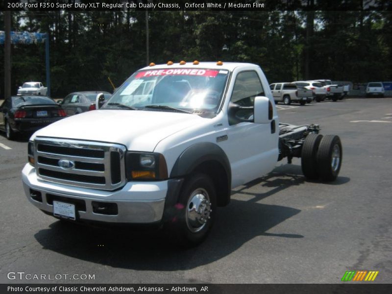 Oxford White / Medium Flint 2006 Ford F350 Super Duty XLT Regular Cab Dually Chassis
