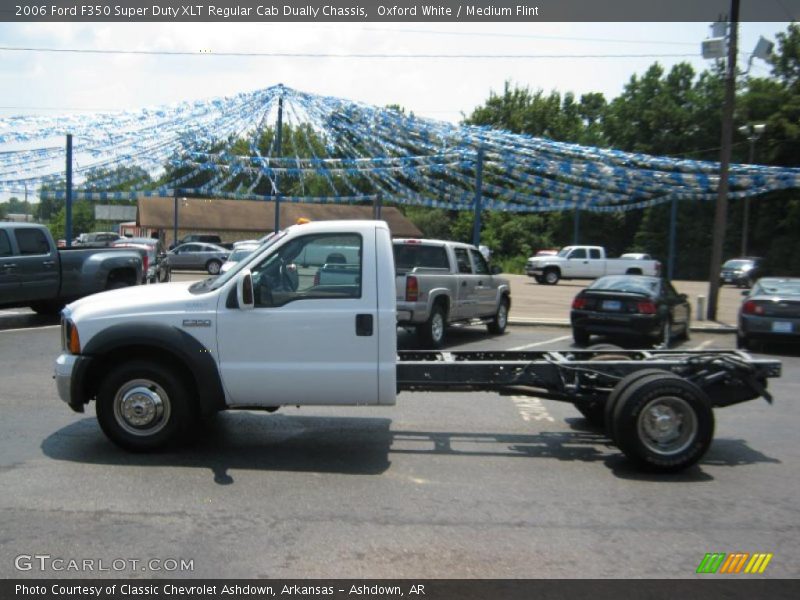 Oxford White / Medium Flint 2006 Ford F350 Super Duty XLT Regular Cab Dually Chassis