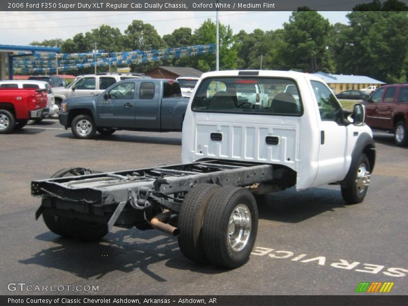 Oxford White / Medium Flint 2006 Ford F350 Super Duty XLT Regular Cab Dually Chassis