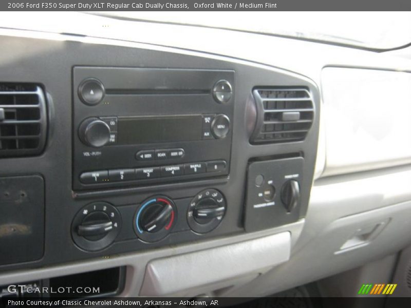 Oxford White / Medium Flint 2006 Ford F350 Super Duty XLT Regular Cab Dually Chassis