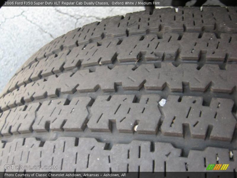 Oxford White / Medium Flint 2006 Ford F350 Super Duty XLT Regular Cab Dually Chassis