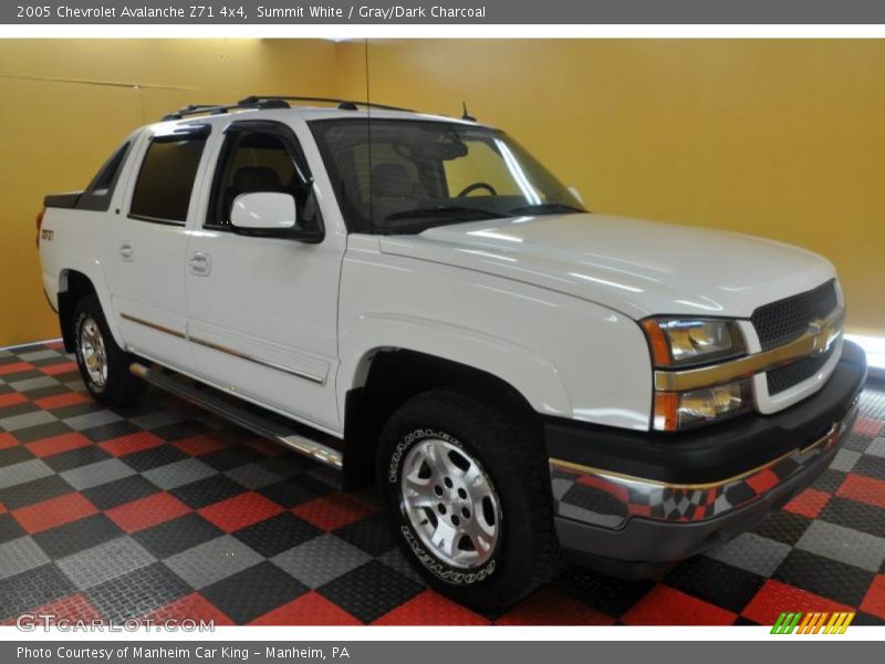 Summit White / Gray/Dark Charcoal 2005 Chevrolet Avalanche Z71 4x4