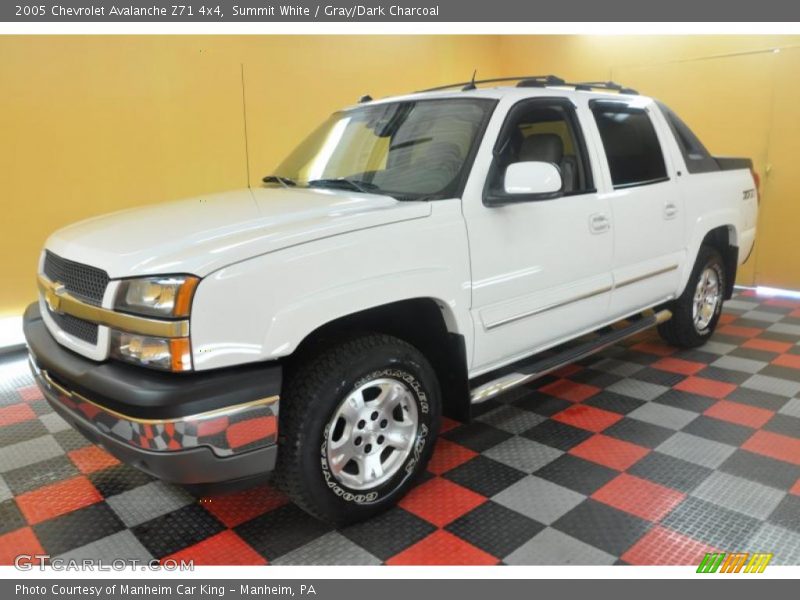 Summit White / Gray/Dark Charcoal 2005 Chevrolet Avalanche Z71 4x4