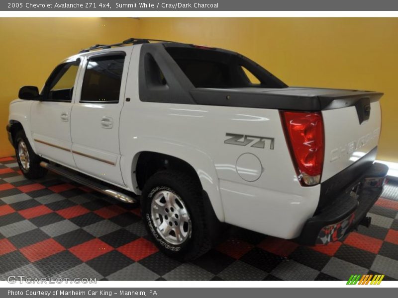 Summit White / Gray/Dark Charcoal 2005 Chevrolet Avalanche Z71 4x4
