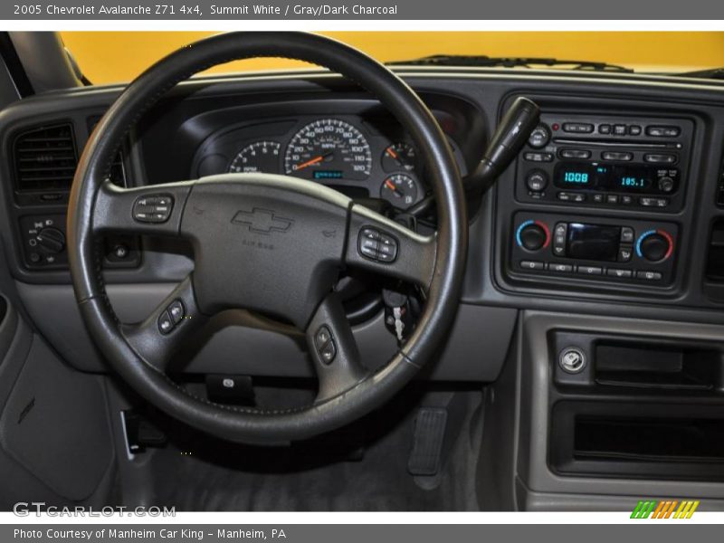 Summit White / Gray/Dark Charcoal 2005 Chevrolet Avalanche Z71 4x4