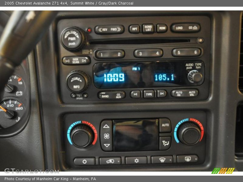 Summit White / Gray/Dark Charcoal 2005 Chevrolet Avalanche Z71 4x4