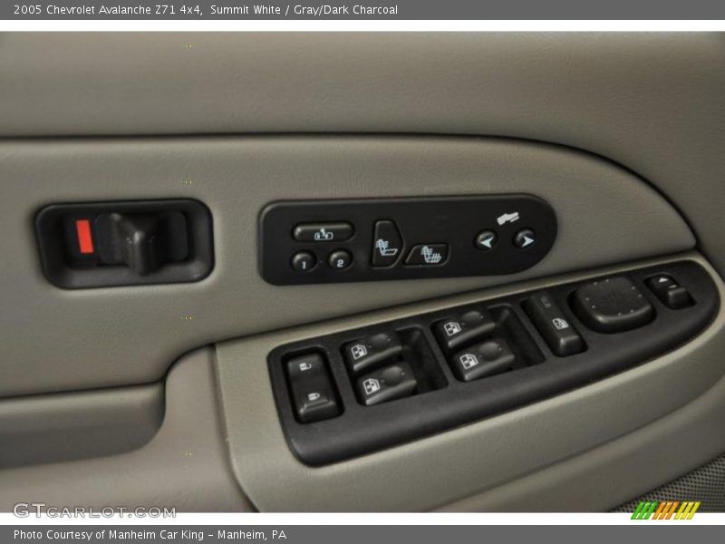 Summit White / Gray/Dark Charcoal 2005 Chevrolet Avalanche Z71 4x4