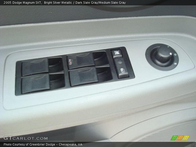 Bright Silver Metallic / Dark Slate Gray/Medium Slate Gray 2005 Dodge Magnum SXT