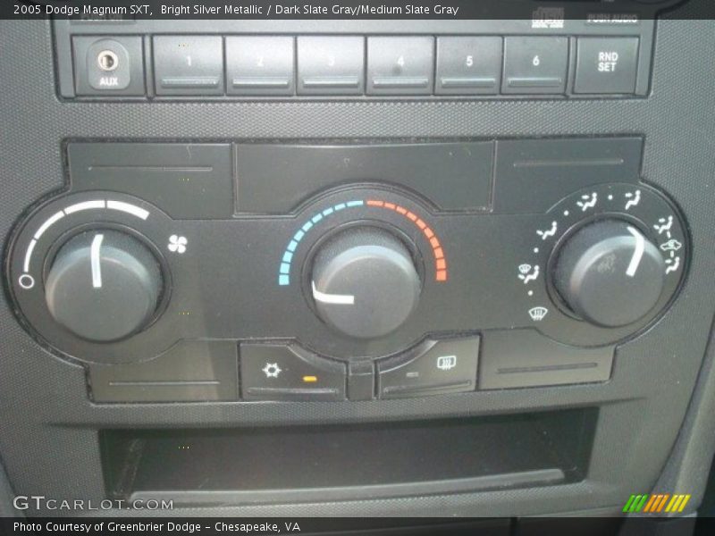 Bright Silver Metallic / Dark Slate Gray/Medium Slate Gray 2005 Dodge Magnum SXT