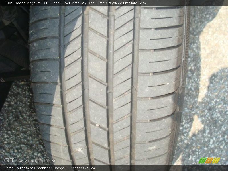 Bright Silver Metallic / Dark Slate Gray/Medium Slate Gray 2005 Dodge Magnum SXT