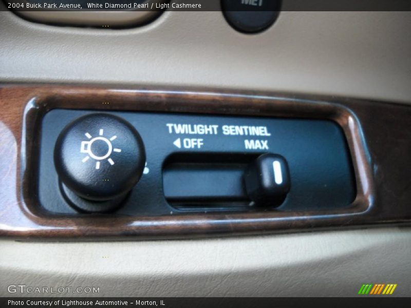 White Diamond Pearl / Light Cashmere 2004 Buick Park Avenue