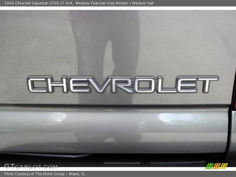 Medium Charcoal Gray Metallic / Medium Oak 2000 Chevrolet Suburban 2500 LT 4x4