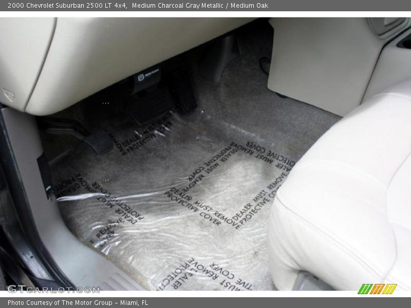 Medium Charcoal Gray Metallic / Medium Oak 2000 Chevrolet Suburban 2500 LT 4x4