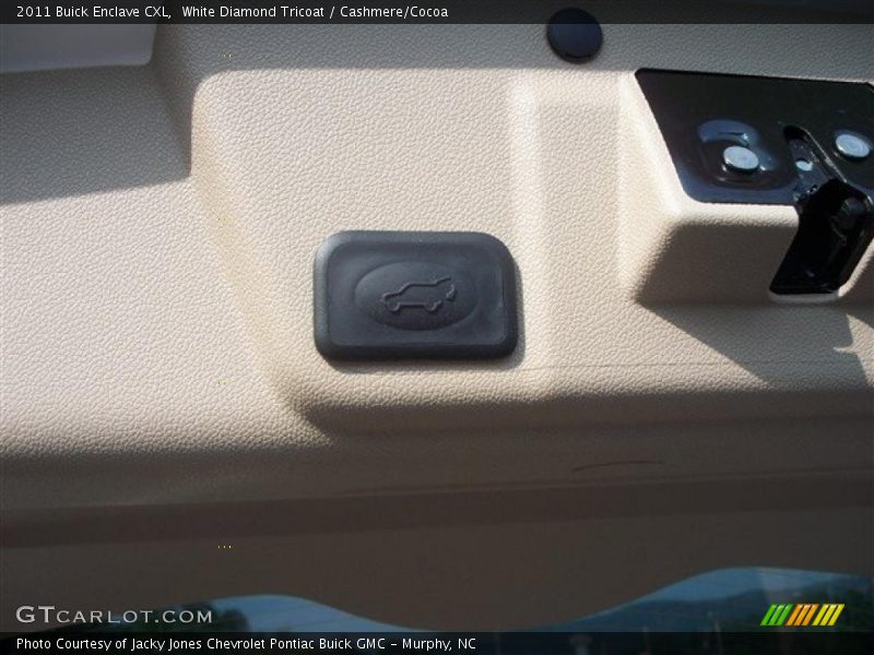 White Diamond Tricoat / Cashmere/Cocoa 2011 Buick Enclave CXL