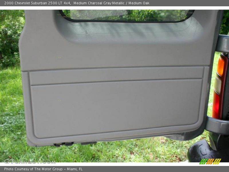 Medium Charcoal Gray Metallic / Medium Oak 2000 Chevrolet Suburban 2500 LT 4x4