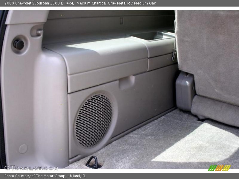 Medium Charcoal Gray Metallic / Medium Oak 2000 Chevrolet Suburban 2500 LT 4x4